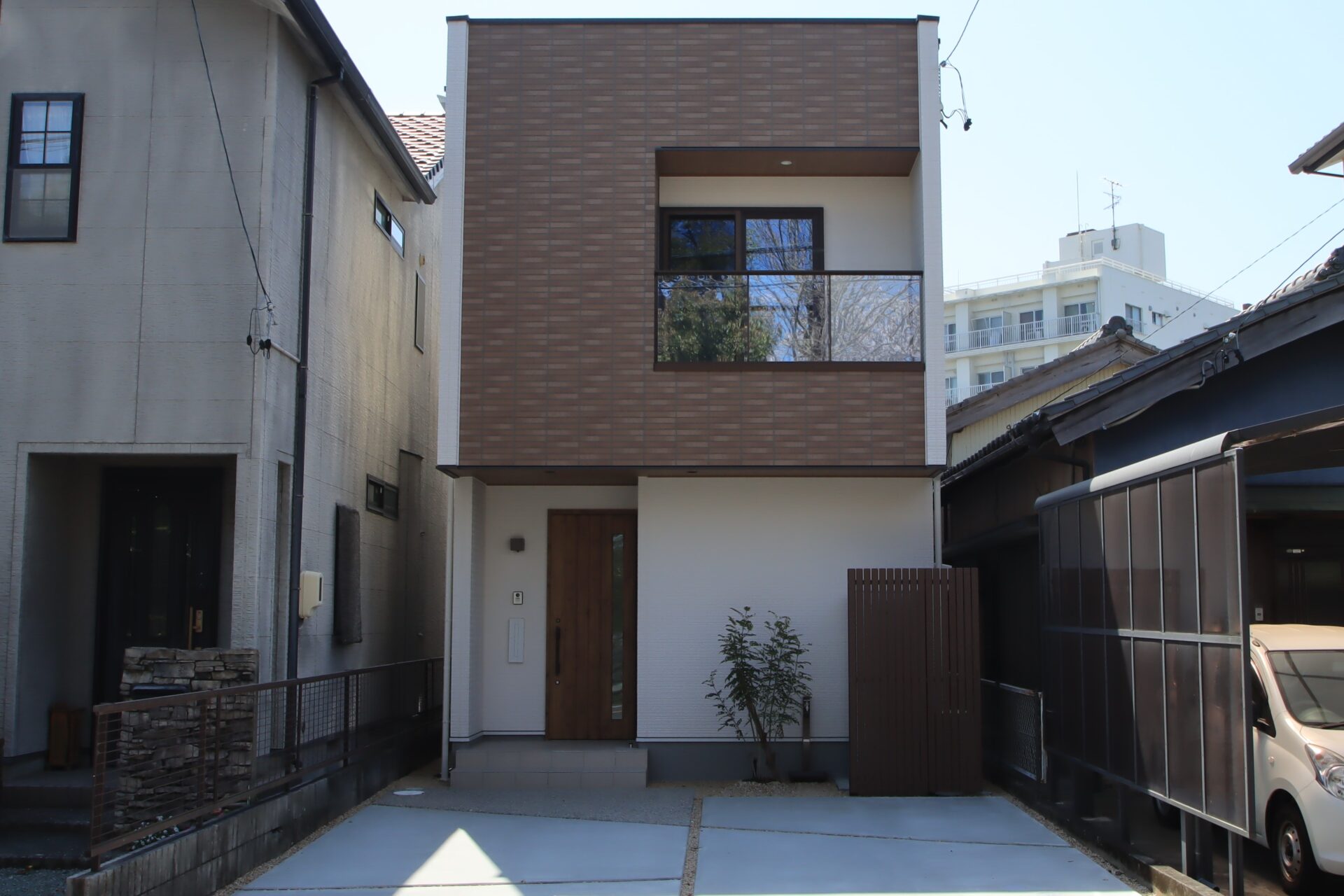 さくら咲くスキップフロアのある家