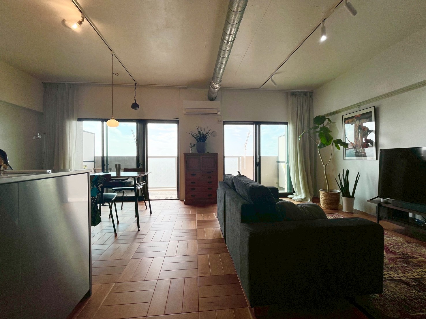 “好き”に囲まれて暮らす、ニューヨークスタイルのモダンリノベーション